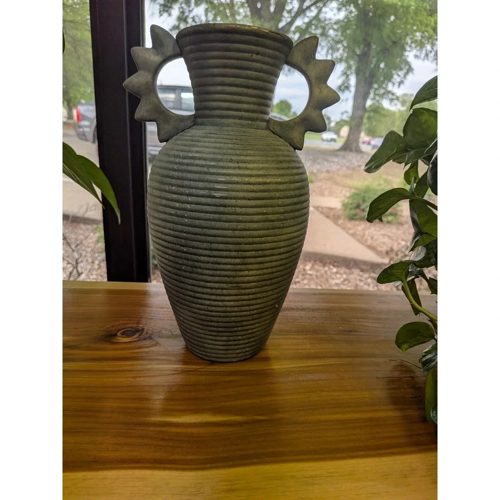 Anthropologie thara vase
